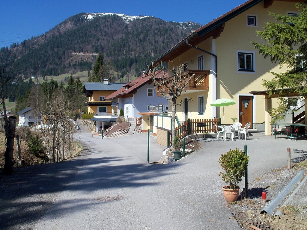 Ferienwohnung Haus Mary Russbach am Pass Gschütt Exterior foto