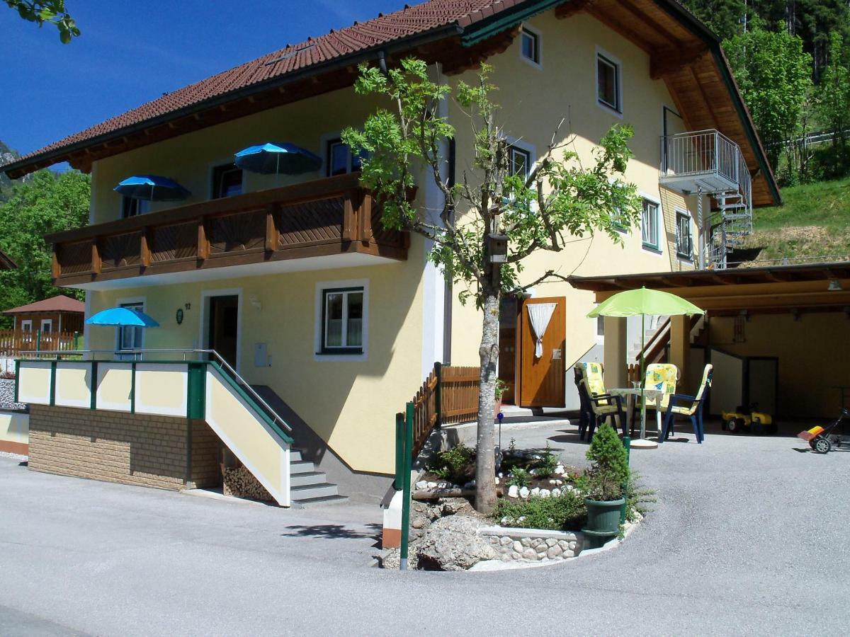 Ferienwohnung Haus Mary Russbach am Pass Gschütt Exterior foto
